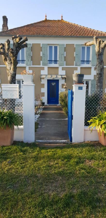 Grande Maison Charentaise Avec Vue Sur Le Chenal Superbes Couches De Soleil Sur L Estuaire De La Gironde! Mortagne-sur-Gironde Bagian luar foto