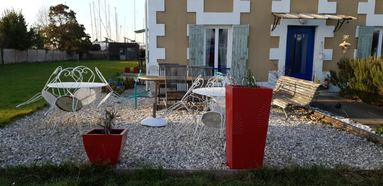 Grande Maison Charentaise Avec Vue Sur Le Chenal Superbes Couches De Soleil Sur L Estuaire De La Gironde! Mortagne-sur-Gironde Bagian luar foto